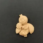 Ξυλόγλυπτο Διακοσμητικό Πασχαλίτσα 5εκ. Χ 4εκ.