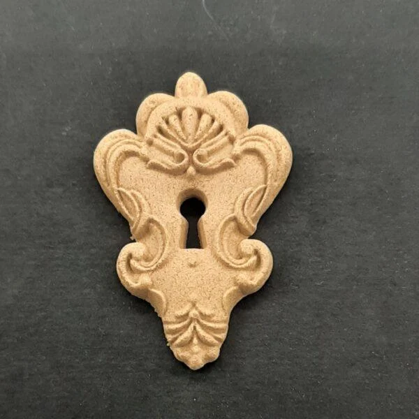 Ξυλόγλυπτο Διακοσμητικό Κλειδαριά 3εκ. Χ 4,5εκ.