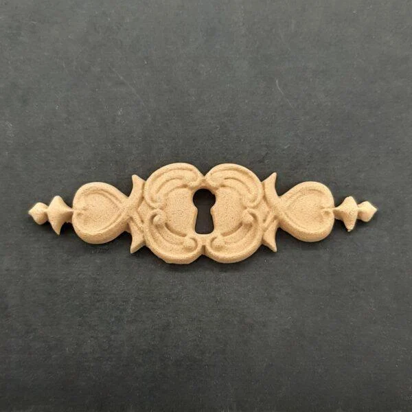 Ξυλόγλυπτο Διακοσμητικό Κλειδαριά 7,8εκ. Χ 2,4εκ.