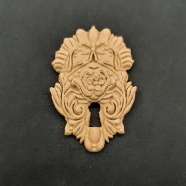 Ξυλόγλυπτο Διακοσμητικό Κλειδαριά 6,5εκ. Χ 4εκ.