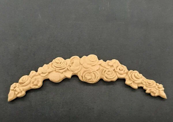 Ξυλόγλυπτο Διακοσμητικό Λουλούδι Γιρλάντα 13εκ. Χ 2εκ.