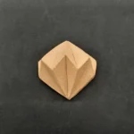 Ξυλόγλυπτο Διακοσμητικό Διαμάντι 5,4εκ. Χ 5,2εκ.