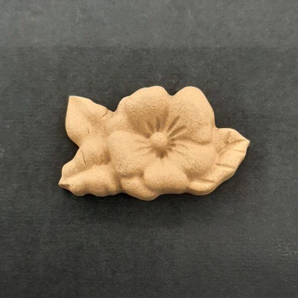 Ξυλόγλυπτο Διακοσμητικό Λουλούδι 4εκ. Χ 2εκ.