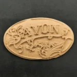 Ξυλόγλυπτο Διακοσμητικό Ταμπέλα "SAVON" 8εκ. Χ 5εκ.