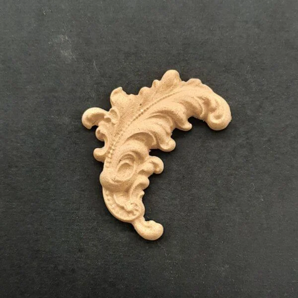 Ξυλόγλυπτο Διακοσμητικό  Φύλλο 3εκ. Χ 4,5εκ.