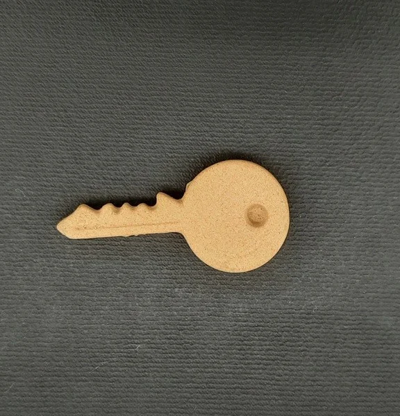 Ξυλόγλυπτο Διακοσμητικό Κλειδί 4εκ. Χ 2εκ.