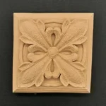 Ξυλόγλυπτο Διακοσμητικό Πλακάκι 7,3εκΧ7,1εκ.