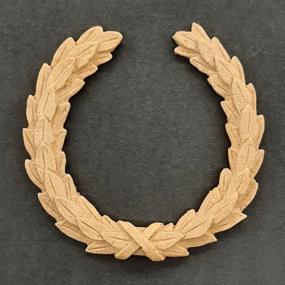 Ξυλόγλυπτο Διακοσμητικό Στεφάνι 7,5 εκ. Χ 7,8 εκ.