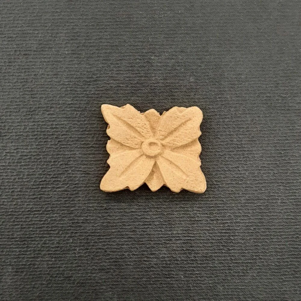 Ξυλόγλυπτο Διακοσμητικό Πλακάκι 2,5εκΧ2εκ.