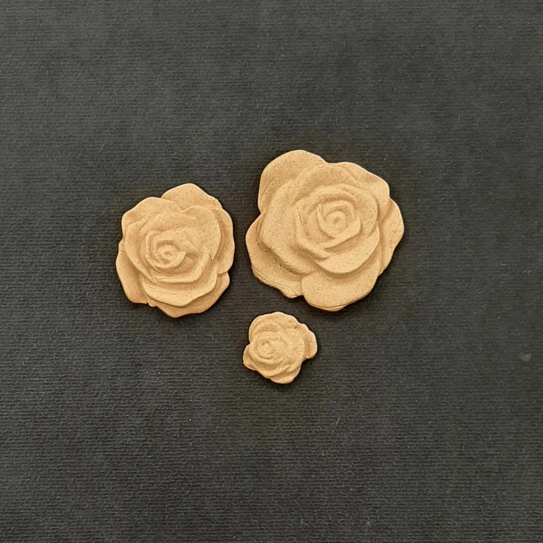 Ξυλόγλυπτο Διακοσμητικό Λουλούδι Σετ 3 Τεμαχίων 4εκ.Χ4εκ.