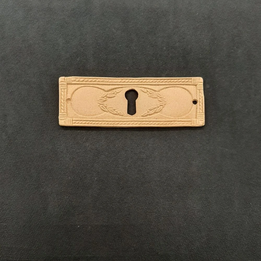 Ξυλόγλυπτο Διακοσμητικό Κλειδαρότρυπα  9εκ.Χ3εκ.