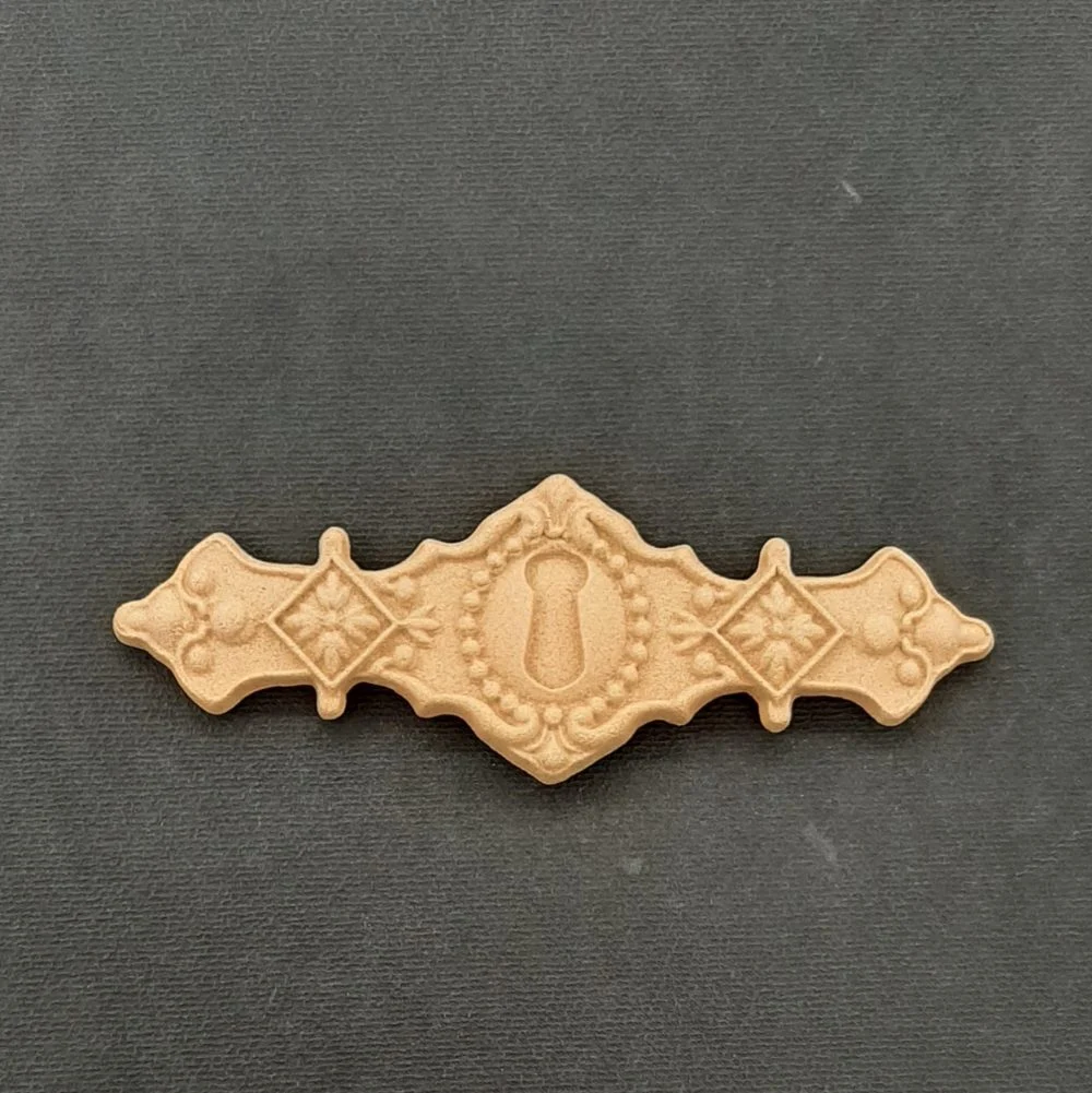 Ξυλόγλυπτο Διακοσμητικό Κλειδαρότρυπα  11εκ.Χ4εκ.