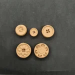 Ξυλόγλυπτο Διακοσμητικό Κουμπιά Σετ 6 τεμ. 2,5εκ.