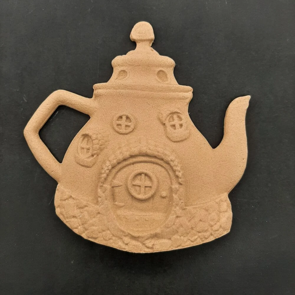 Ξυλόγλυπτο Διακοσμητικό Τσαγιέρα -Σπίτι 13εκ.Χ13εκ.