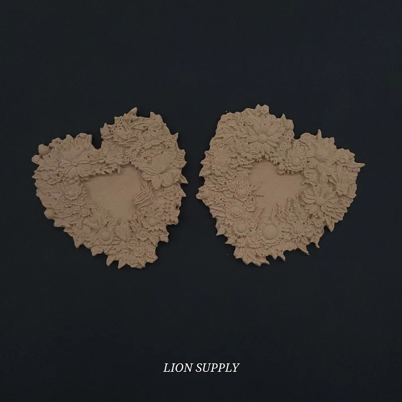 Ξυλόγλυπτο Διακοσμητικό Καρδιές Με Λουλούδια Σετ 2 Τεμαχίων