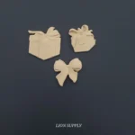 Ξυλόγλυπτο Διακοσμητικό Σετ Χριστουγεννιάτικα δώρα  3 τεμ 4εκ.Χ4εκ.